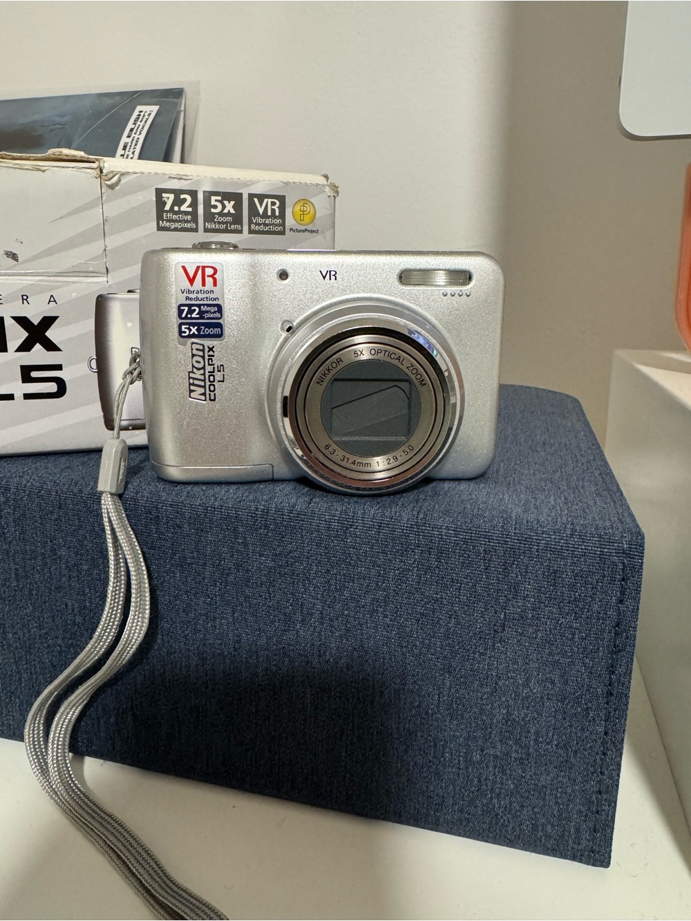 Nikon Silver Compact Digital Camera with 5x Optical Zoom